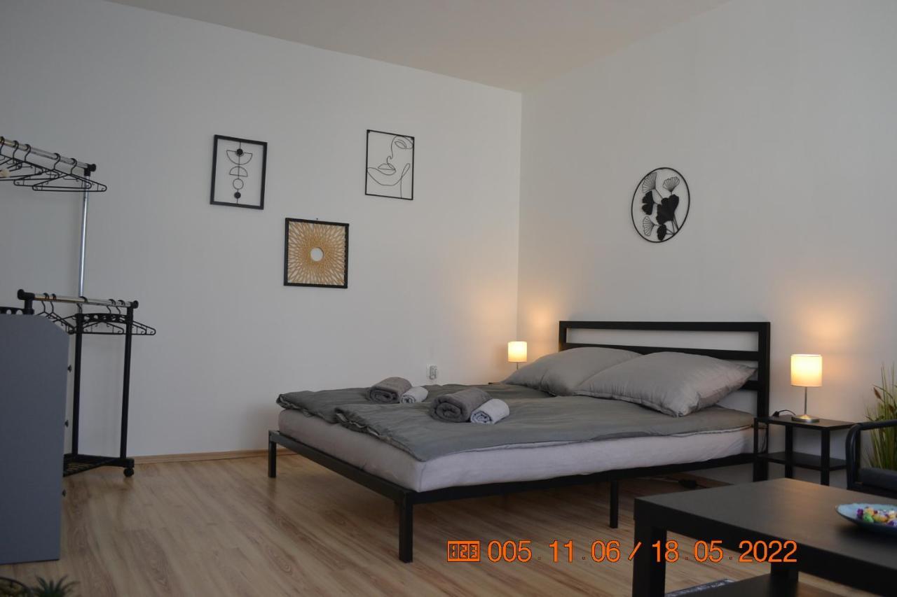 Sziget Apartman เอ็กเกอร์ ภายนอก รูปภาพ