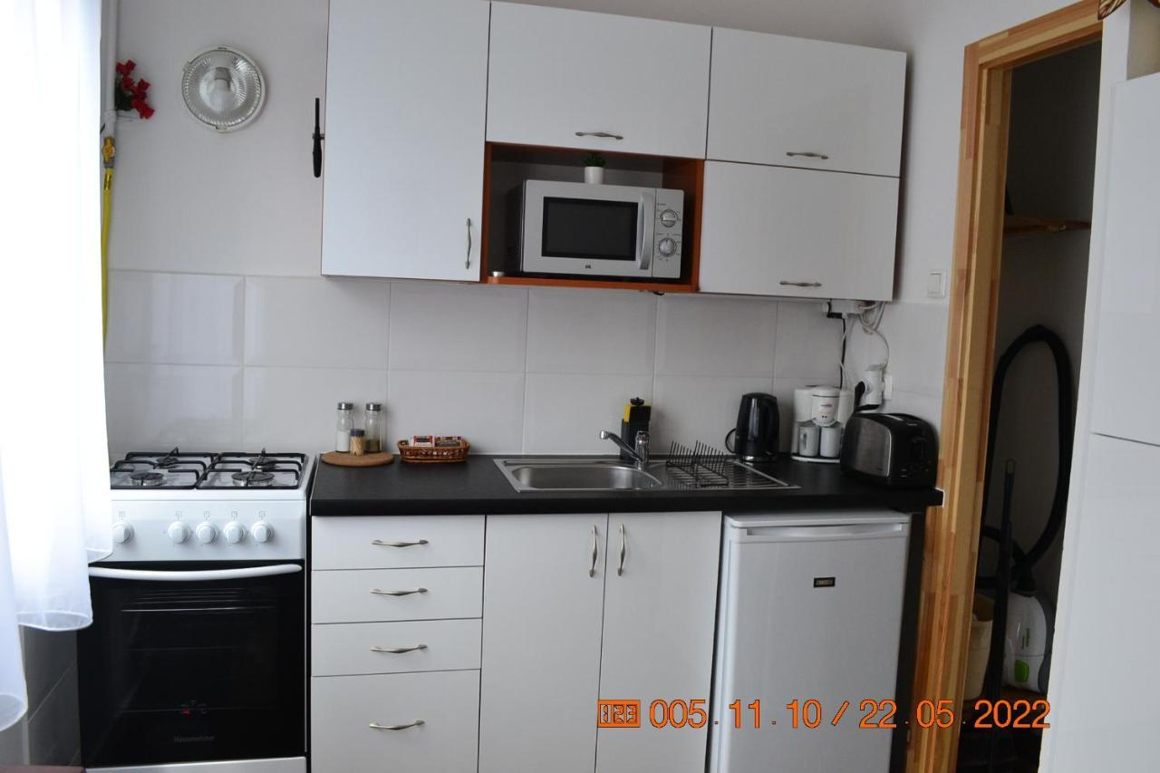 Sziget Apartman เอ็กเกอร์ ภายนอก รูปภาพ